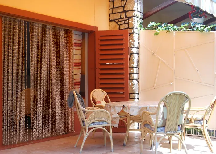 Cozy Family At The בית נופש שיופוק